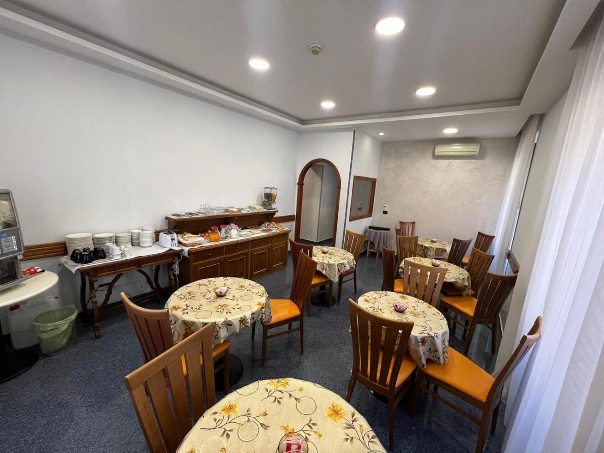 Hotel Ercoli House Рим Екстериор снимка